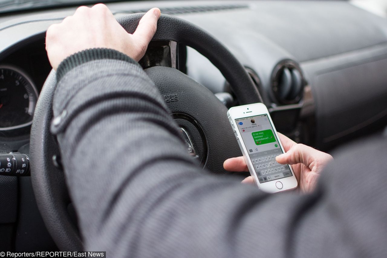 Używasz telefonu na postoju? We Francji dostaniesz za to mandat