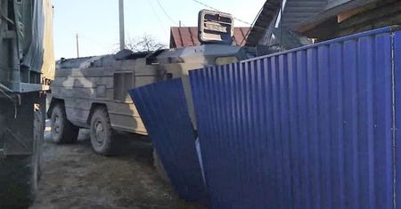Wyrzutnia rakiet "wylądowała" w domu seniorki