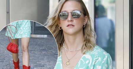 Lara Gessler w sukience i kowbojkach. Buty skradły show