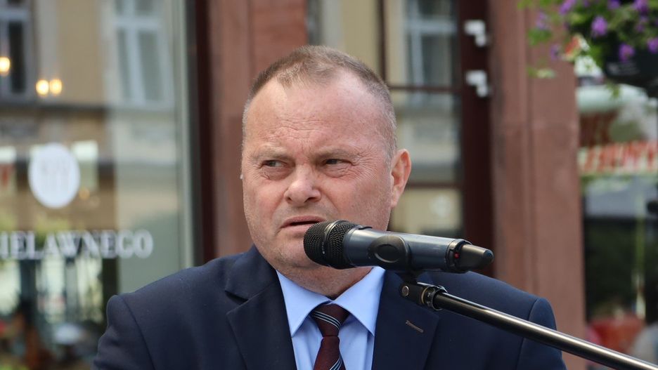 Dr Dariusz Dębicki jest burmistrzem Sulmierzyc od 2016 r.