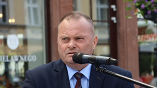 Burmistrz Sulmierzyc Dariusz Dębicki o swoim „zniknięciu": „Podjąłem tę walkę, bo chcę nadal temu miastu służyć"
