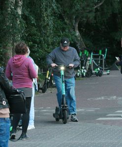 Glapiński z żoną "przyłapani". Tak bawią się nad Bałtykiem