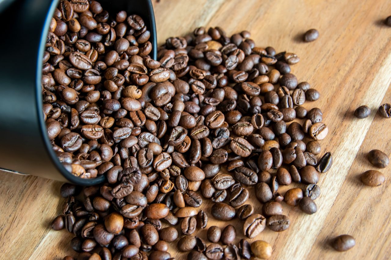 Tak należy przechowywać kawę. Będzie świeża i aromatyczna znacznie dłużej