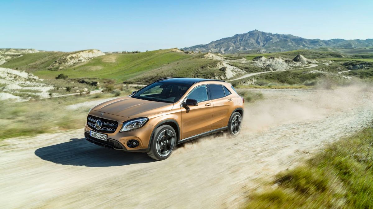 Zmian nie ma zbyt wiele, a największą jest oczywiście delikatnie odmłodzone nadwozie. Dotknięto niemal każdego obszaru, choć największe różnice odnajdziemy w przednim i tylnym pasie, a także reflektorach.