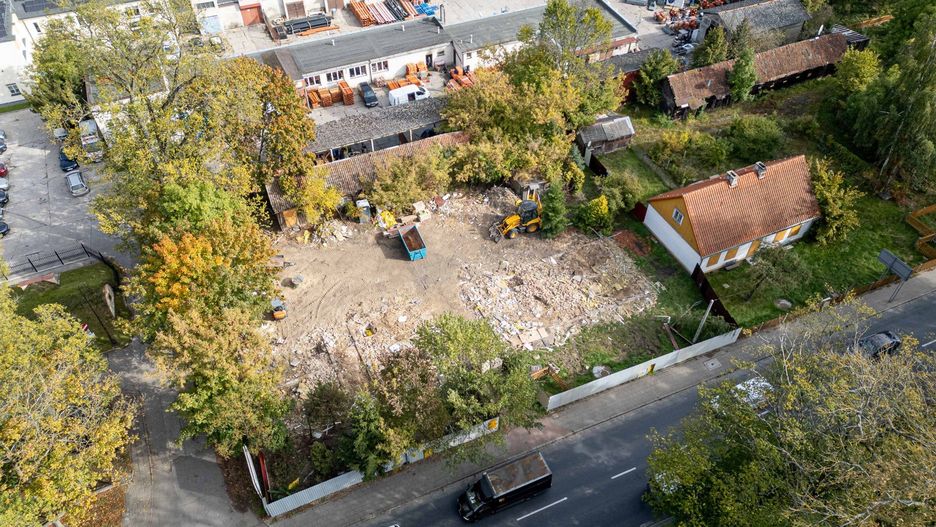 Miejsce po dwóch zburzonych, zabytkowych domach przy ulicy Suchowolca