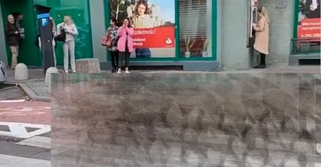 Niecodzienny widok w centrum Gdyni. Najlepsze są reakcje przechodniów