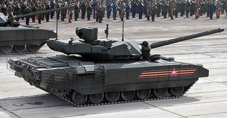 Armata zbyt droga dla Rosji. Kreml woli zamawiać gorsze, ale tańsze czołgi