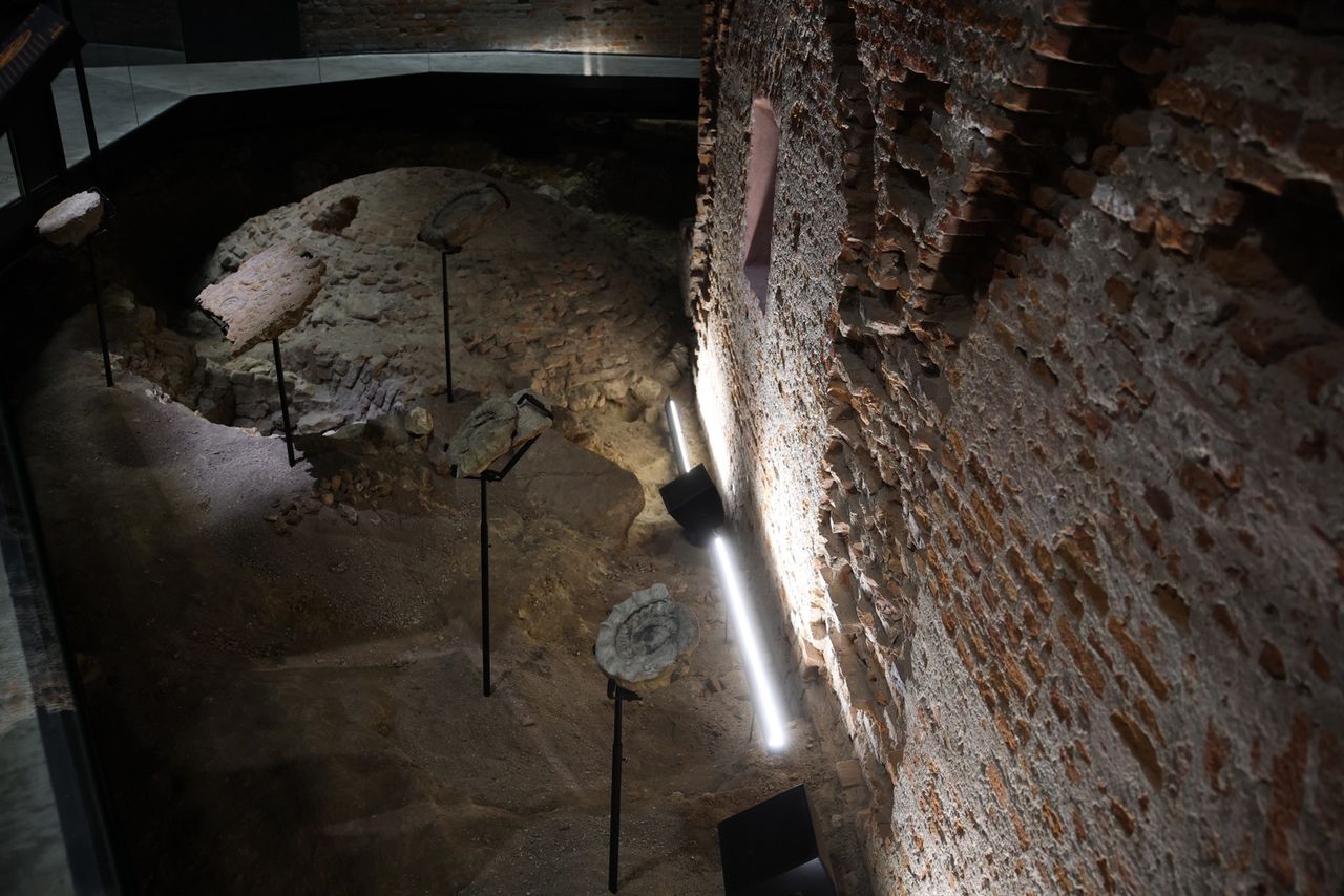 Odkrycie na Wawelu. Archeolodzy nie odkładają narzędzi - prace trwają