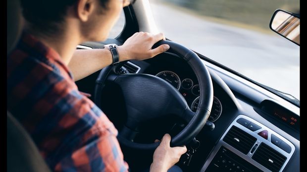 5 nawyków za kierownicą, które uratują Twoje konto punktowe i portfel