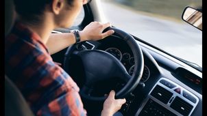 5 nawyków za kierownicą, które uratują Twoje konto punktowe i portfel