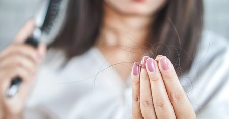 Co wiesz o utracie włosów? Trudna krzyżówka o urodzie