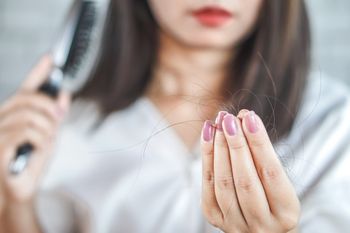 Co wiesz o utracie włosów? Trudna krzyżówka o urodzie