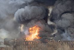 Gigantyczny pożar w Sankt Petersburgu. Walczą z nim setki strażaków