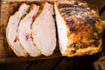 Już nie obsmażam schabu przed pieczeniem. Dzięki innej prostej metodzie wychodzi soczysty