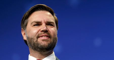 Nazwał Vance'a głupcem. Chwilę potem wyjaśniał, a sala wybuchła śmiechem
