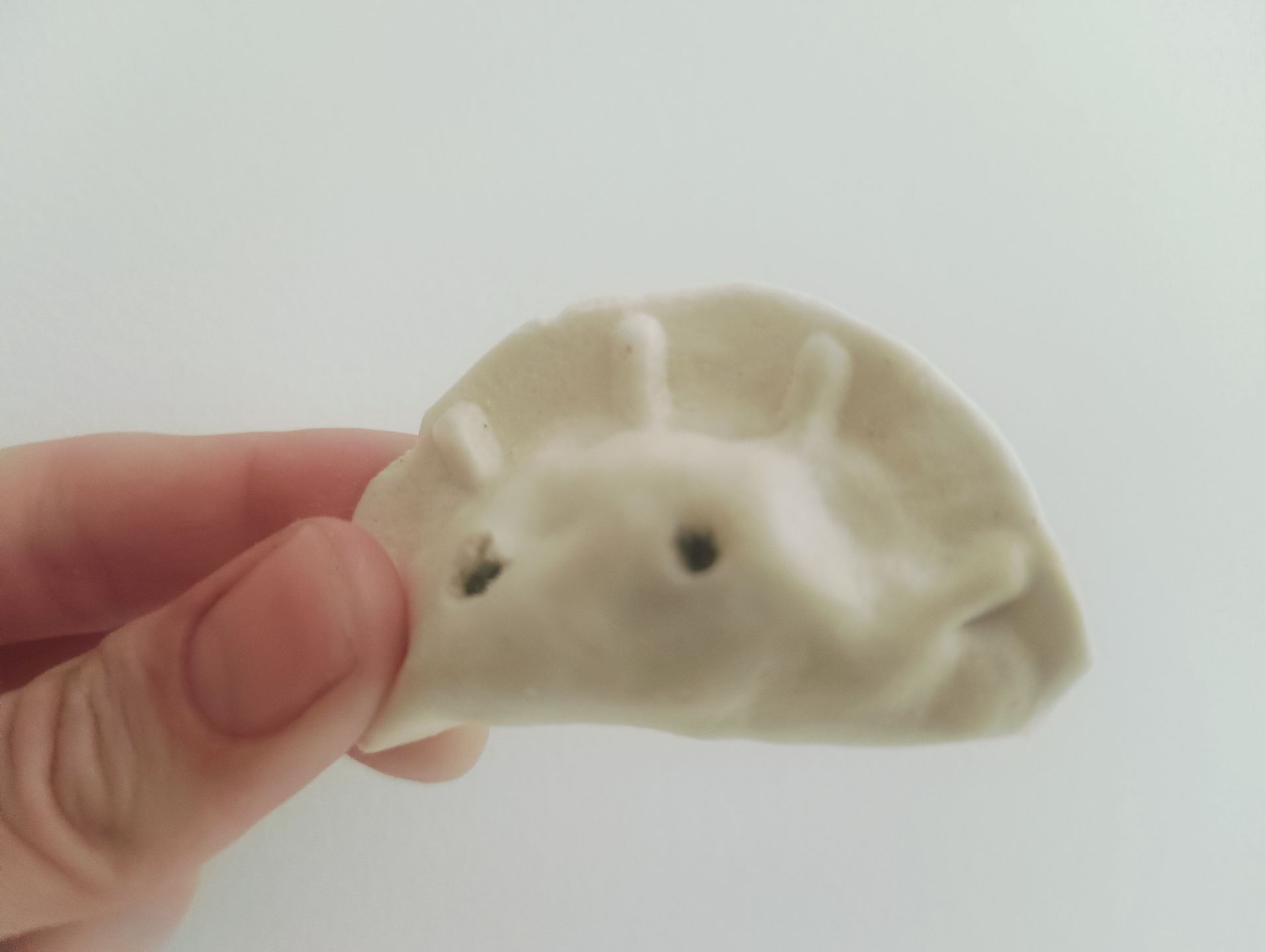 Każdy pierożek ma dwie charakterystyczne dziurki