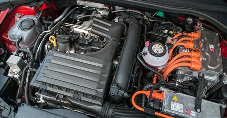 Hybryda klasyczna, plug-in, miękka i równoległa — czym się różnią?