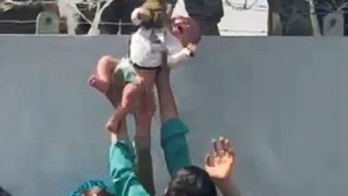 Dzieckiem zaopiekowali się żołnierze. 