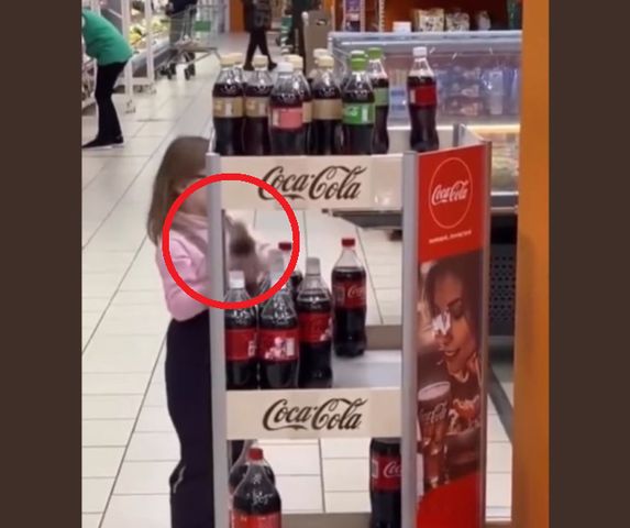 Ukradkiem nagrał dziecko w sklepie. "Pewnie pracuje dla Pepsi"