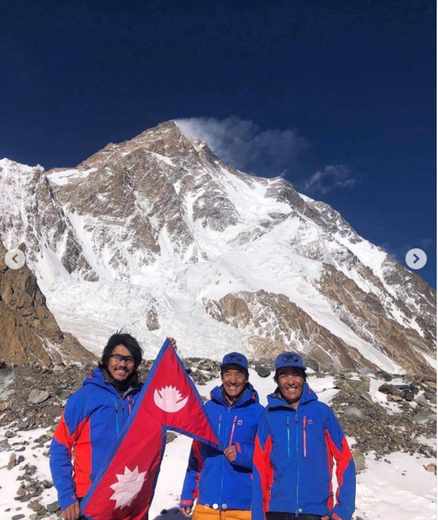 Szerpowie zdobyli K2