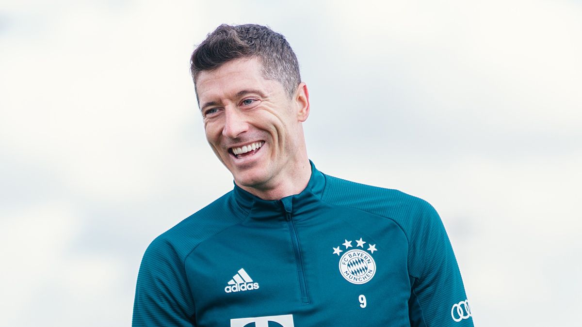 MUNICH, GERMANY - APRIL 16: Robert Lewandowski takes part in a training session at Saebener Strasse training ground on April 16, 2021 in Munich, Germany. (Photo by M. Donato/FC Bayern via Getty Images)