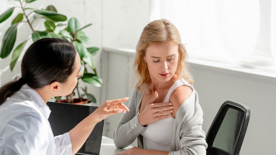 Dexapolcort N to preparat złożony zawierający dwie substancje czynne: neomycynę o działaniu przeciwbakteryjnym oraz deksametazon o działaniu przeciwzapalnym.