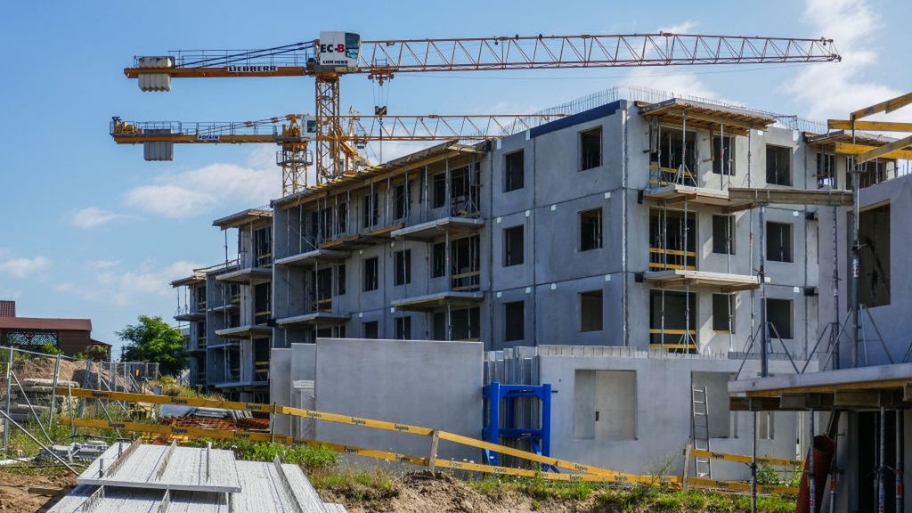 2 pct Loans For New Housing In Poland
New apartments buildings estate construction site is seen in Gdansk, Poland on 8 {month name} {year 4} Poland's parliament passed a bill introducing state-subsidized housing loans with a fixed 2 percent  interest rate for a period of 10 years for first-time apartment buyers. (Photo by Michal Fludra/NurPhoto via Getty Images)
NurPhoto
bue sky, loan, mortage, home, flat, block of flats, construction, apartment block, apartment building, construction mess, building materials, cranes, crane, bricks, hollow bricks, construction fencing