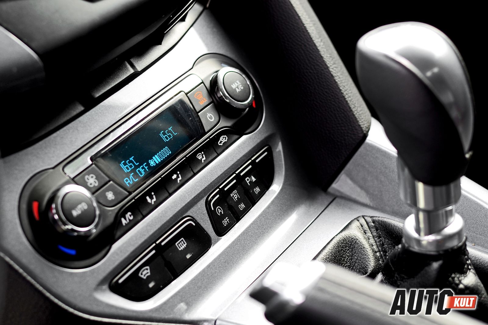 Volkswagen Golf Variant VII 2,0 TDI Highline vs. Ford Focus Kombi 1,6 EcoBoost Titanium - test  [galeria] 26