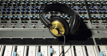 Jak działa studio nagraniowe? Krzyżówka dla znawców muzyki