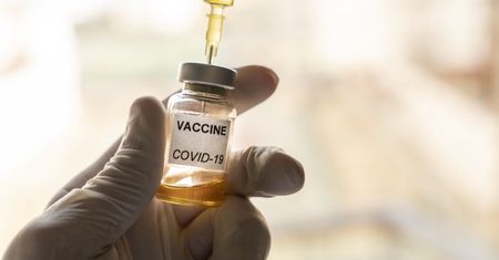 Koronawirus. Wyścig po szczepionkę wygrają Chiny? Padł termin