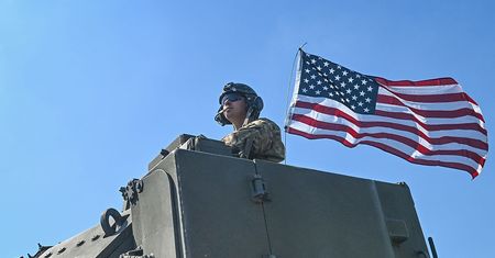 Atak na Iran możliwy? USA przerzucają czołgi w region