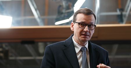 Premier w Brukseli: poprosiłem KE o zgodę na obniżkę VAT-u na paliwo
