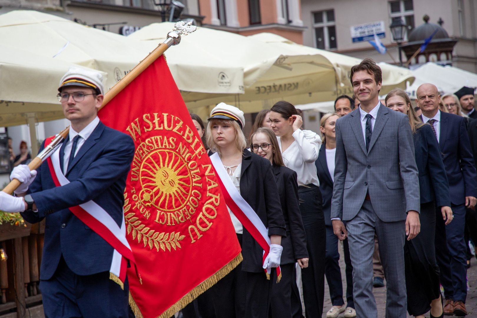Na obrady Senatu, które umieszczono na Rynku Staromiejskim, zaproszono licznych gości.