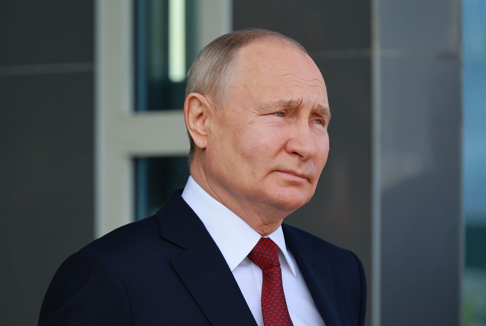 Russian President Vladimir Putin waits to greet North Korean leader Kim Jong Un during a visit to the Vostochny cosmodrome outside of the town of Tsiolkovsky (former Uglegorsk), some 180 km north of Blagoveschensk in Amur region, Russia, 13 September 2023. EPA/VLADIMIR SMIRNOV/SPUTNIK/KREMLIN POOL MANDATORY CREDIT Dostawca: PAP/EPA.
