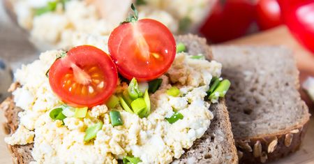Pasta jajeczna wychodzi mdła? Ten włoski dodatek genialnie podbija smak