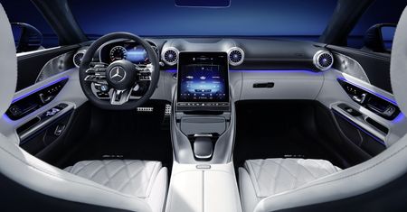 Mercedes-AMG prezentuje wnętrze nowego SL-a. To wielki powrót tylnej kanapy