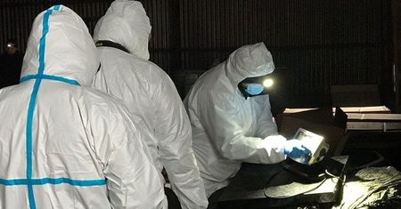 Zlikwidowane laboratorium narkotyków i fabryka nielegalnego  tytoniu.