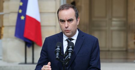 Premier Francji podał się do dymisji