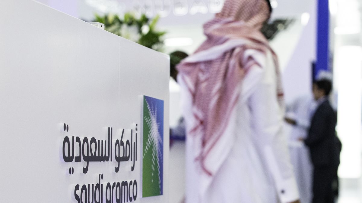 Saudi Aramco sprzedaje ropę do Azji z najwyższą zniżką od lat
