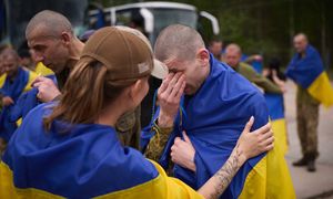 Matka jeńca z pułku Azow o sygnałach. Czeka na "niebieskie strzałki"