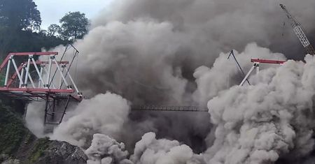 Indonezja: Tysiące ewakuowano do schronów po erupcji góry Semeru