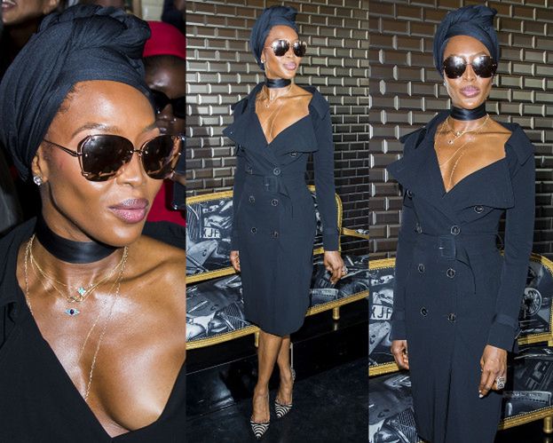 Naomi Campbell w turbanie i z natłuszczonym dekoltem