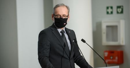 Powrót do szkół. Minister zdrowia o maturzystach i ósmoklasistach