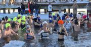 Olecko: Silny mróz im niestraszny. X edycja Oleckiej Kąpieli dla Odważnych. Morsowali w prawdziwie zimowej aurze