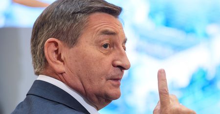 Marek Kuchciński dostaje pieniądze za walkę z komunizmem