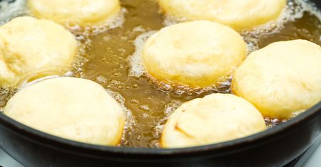 Na czym smażyć pączki? Ranking najlepszych tłuszczów
