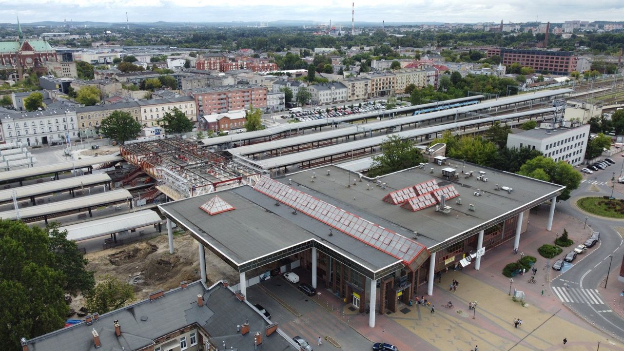 Częstochowa: Dworzec w rozbiórce. Zmiany widać z góry