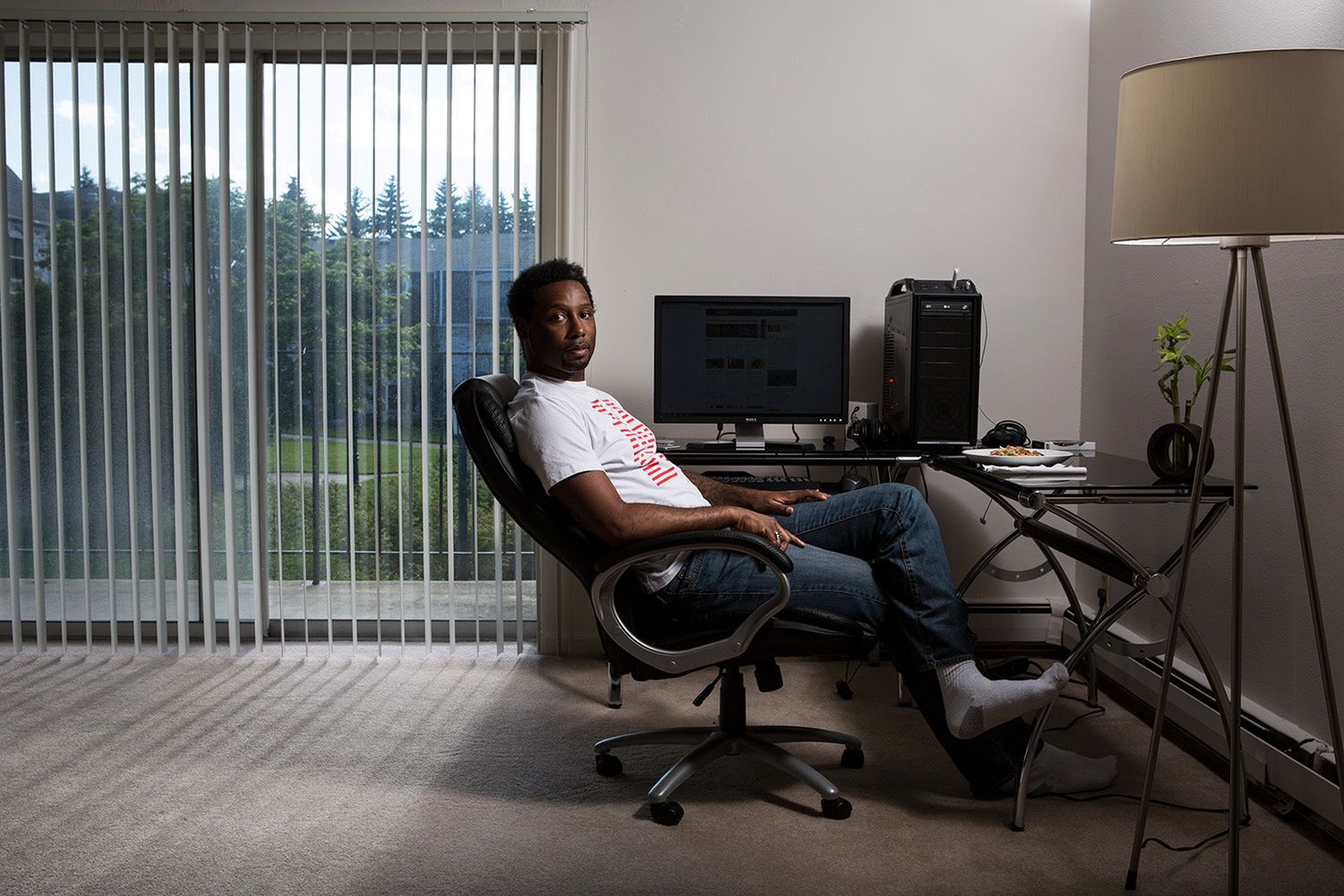 Dokumentalne portrety pokazują zwyczaje ludzi podczas kolacji w dni powszednie 16