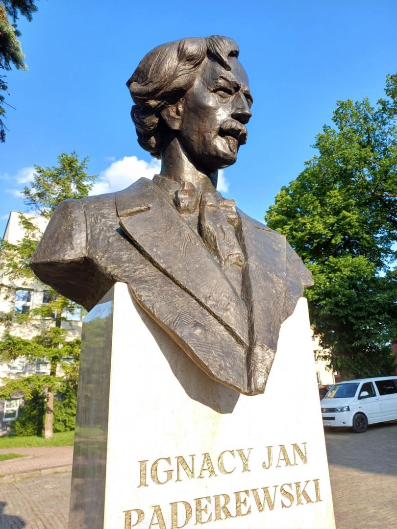 Pomnik Paderewskiego już stoi w Malborku