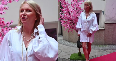 58-letnia Mariola Bojarska-Ferenc w sukience mini i butach z odkrytą piętą